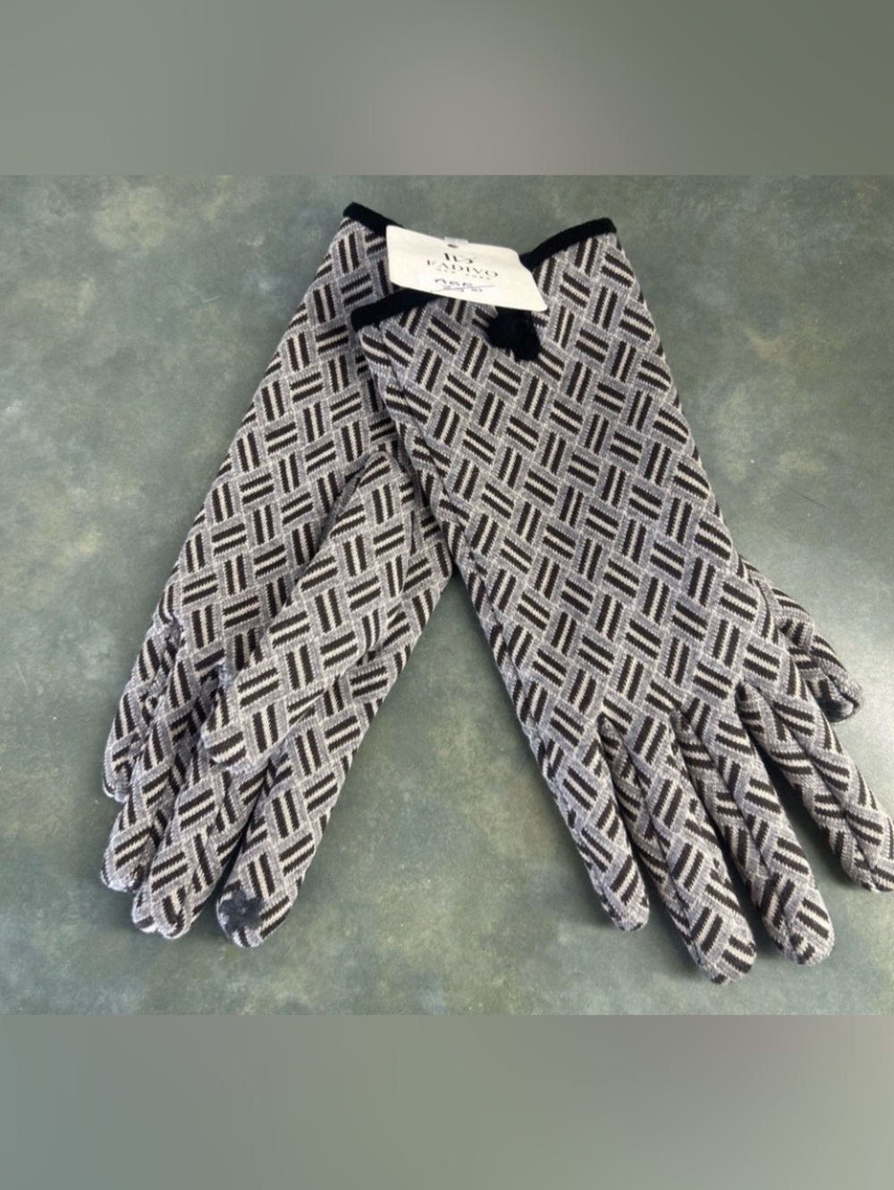 Fadivo New York Womens Touchscreen Gloves Gray Black Fleece Lined New Geometric